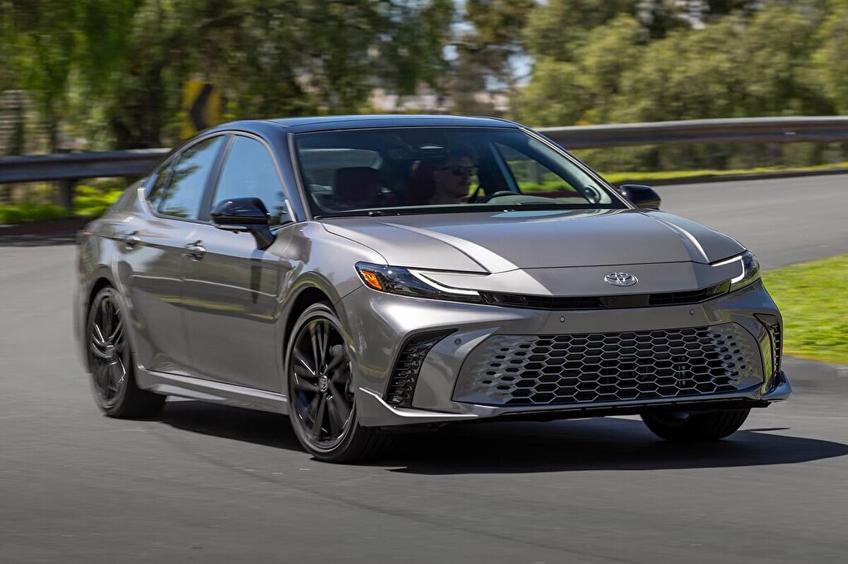 TOYOTA CAMRY  |  13 MİLYON<br><br> <br><br>1982 |  Japonya