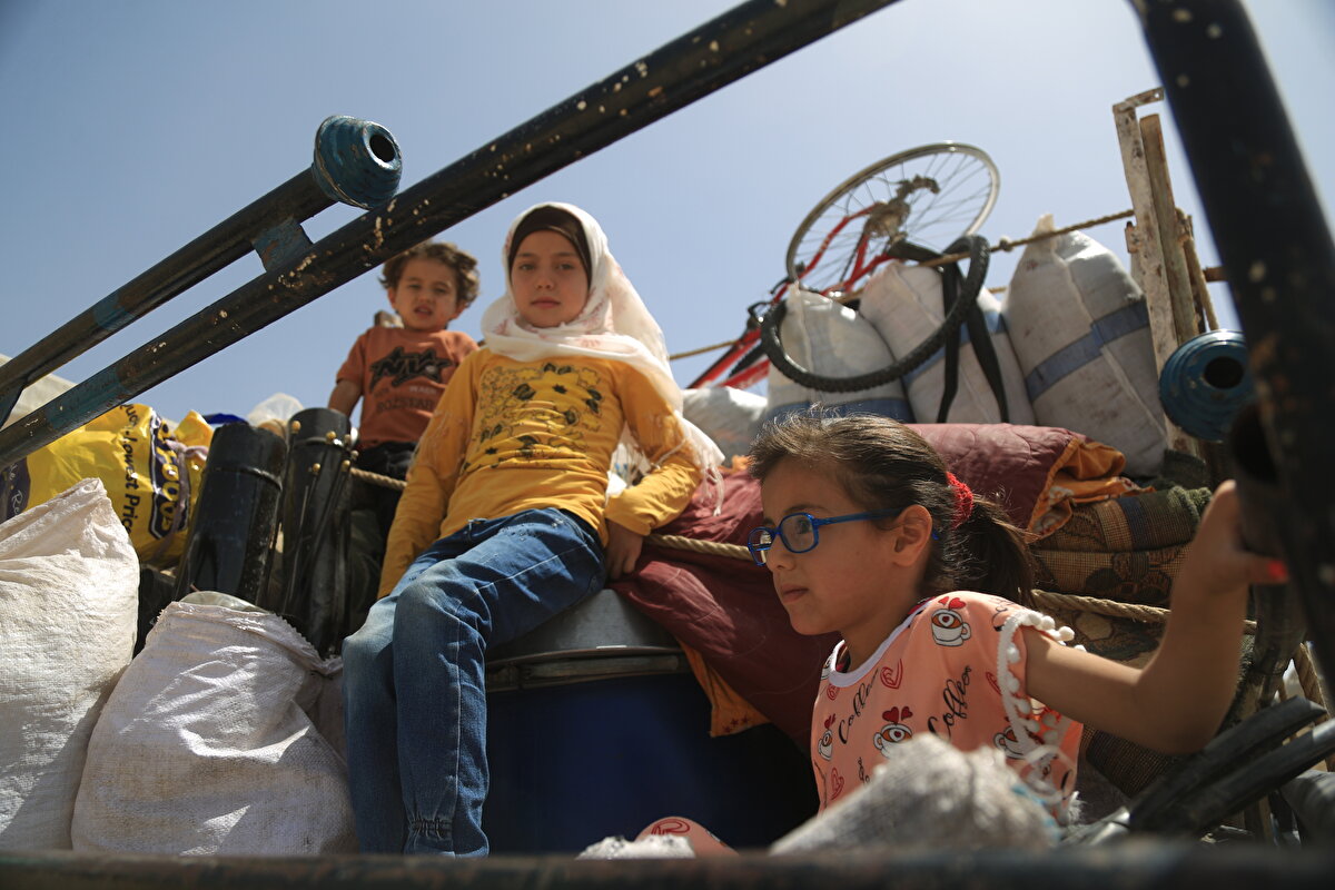 Muhammed, savaşın yıkıcı etkileriyle ilgili, "Evlerimizin bir bölümü bombardımanla yıkıldı. Diğer bölümü ise içindeki demiri çalmak için kasıtlı olarak yıkıldı. Her şey harap olmuş durumda." dedi.<br>