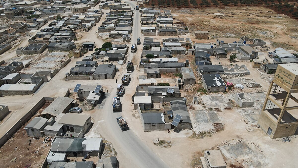 Uzun yıllar derme çatma, zor koşullar altında kamplarda yaşam mücadelesi veren aileler, yıllar sonra ilk kez memleketlerine adım atmanın sevincini yaşıyor.