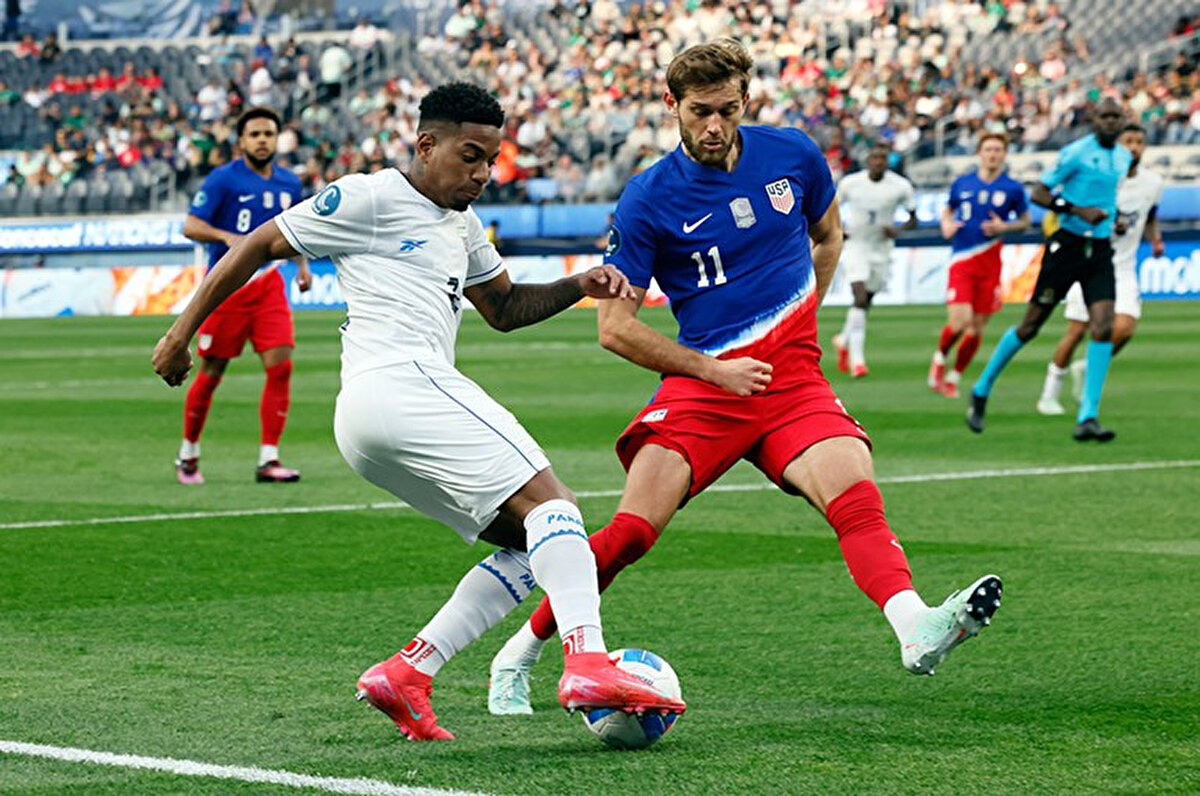 ABD'li oyuncunun durumu hakkında bilgi alan Beşiktaşlı idareciler, harekete geçmek için Tessmann'ın yeşil ışık yakmasını bekliyor.<br>