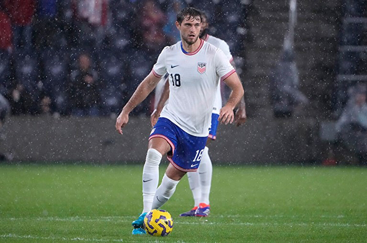 Fransız kulübüyle 2029 yılına kadar sözleşmesi bulunan Tanner Tessmann, bu sezon forma giydiği 35 maçta 1840 dakika sahada kaldı ve 1 gol attı.<br>