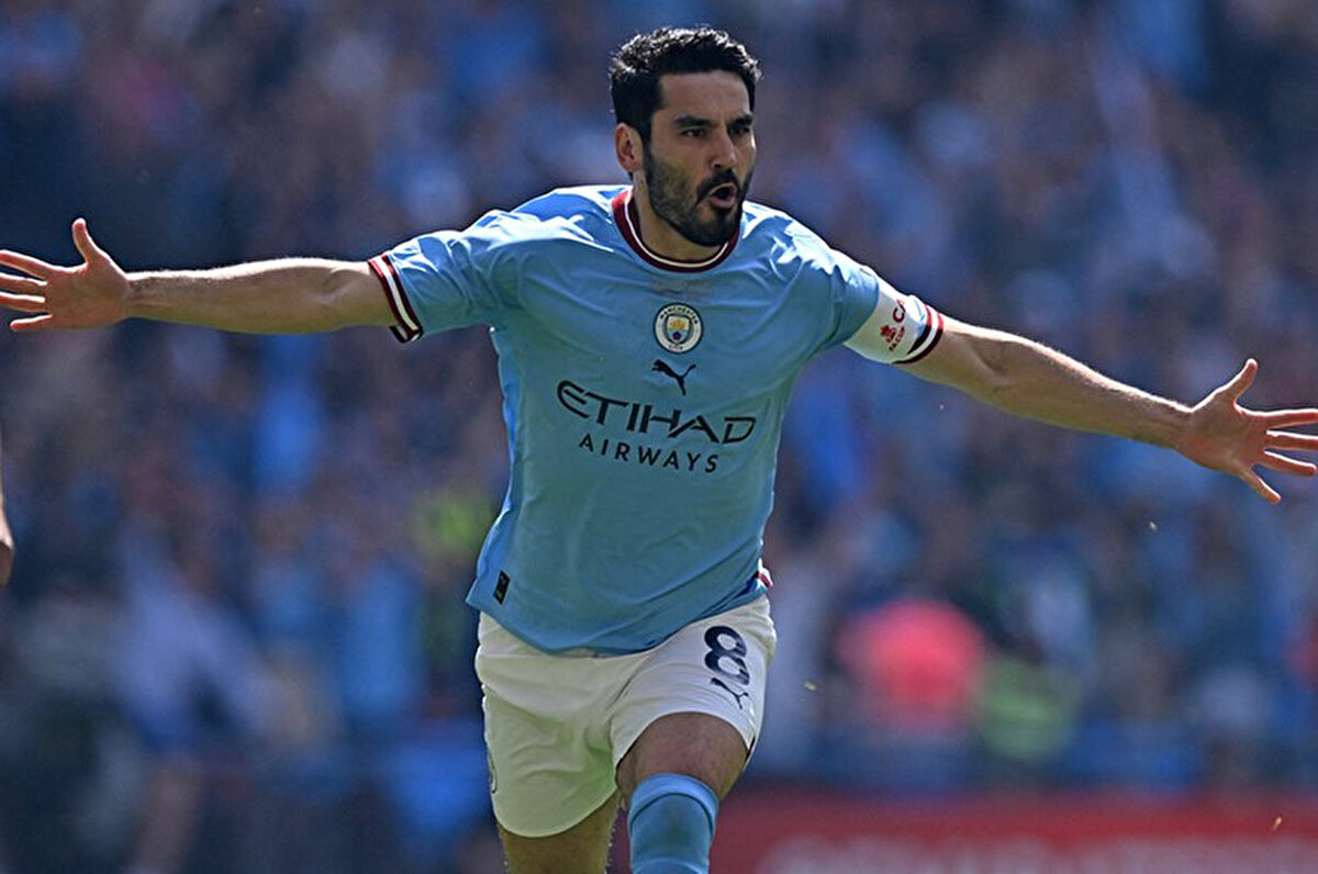 Manchester City'de forma giyen orta saha oyuncusu İlkay Gündoğan'ın adı, son günlerde hem Fenerbahçe hem Galatasaray ile birlikte anılıyor.<br>