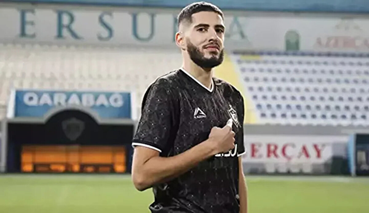 Yassine Benzia, kiralık olarak 1 sezon formasını giydiği Fenerbahçe'de 20 maça çıkıp 2 asist yapmıştı.<br>