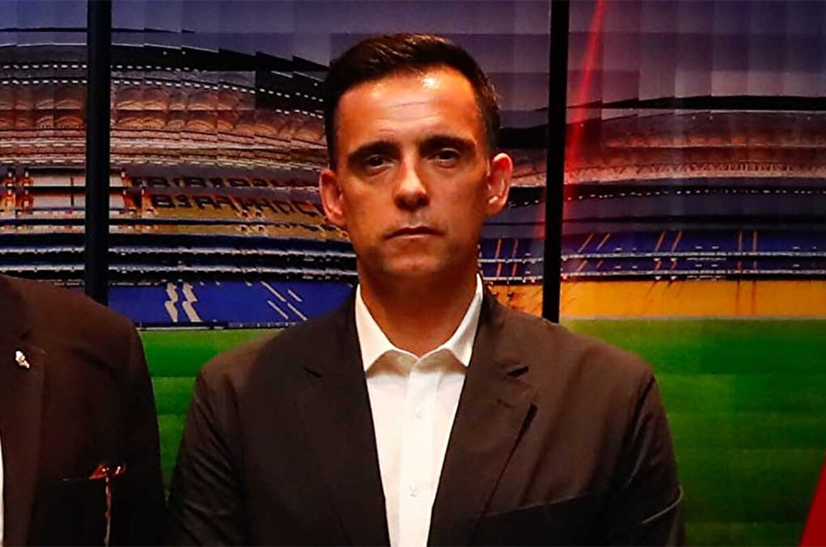 TRT Spor'da yer alan habere göre, Mario Branco sonrası Fenerbahçe, son olarak Bayer Leverkusen Futbol A Takım Direktör Yardımcısı olarak çalışan Devin Özek'i göreve getirdi.<br>