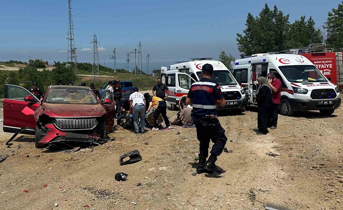 Alınan bilgiye göre, Çınarcık ilçesine bağlı Esenköy beldesinde dağ yolunda ilerleyen H.B (69) idaresindeki 06 EDU 718 plakalı Togg marka elektrikli otomobil, kontrolden çıkarak yaklaşık 4 metre yüksekliğindeki istinat duvarından yola uçtu. 