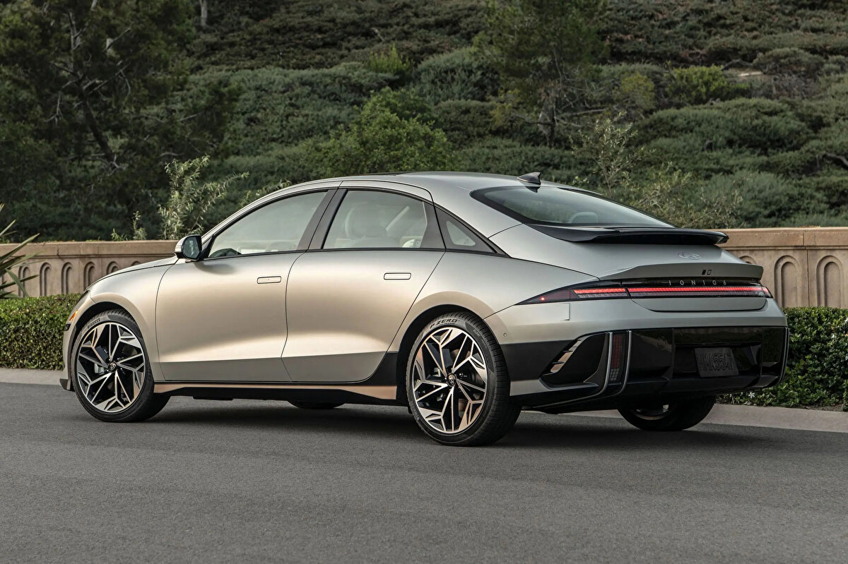 Ioniq 6<br><br>Ioniq 6 Advance 111 kW 4x2 – Otomatik – Elektrik<br>Liste Fiyatı: 1.918.500 TL – İndirimli Fiyat: 1.878.500 TL