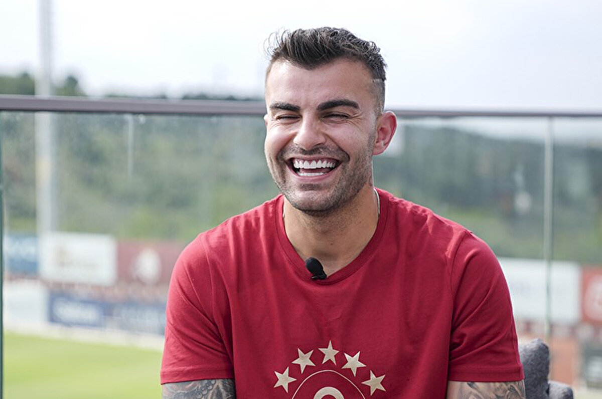 Tecrübeli futbolcu, gelecek sezon doğrudan mücadele edecekleri UEFA Şampiyonlar Ligi ile ilgili, "Bizim için Şampiyonlar Ligi'ne katılmak önemliydi. Çünkü bizim yerimiz Şampiyonlar Ligi. İnşallah seneye bir başarı elde edip taraftarımızı gururlandıracağız." şeklinde görüş belirtti.<br>