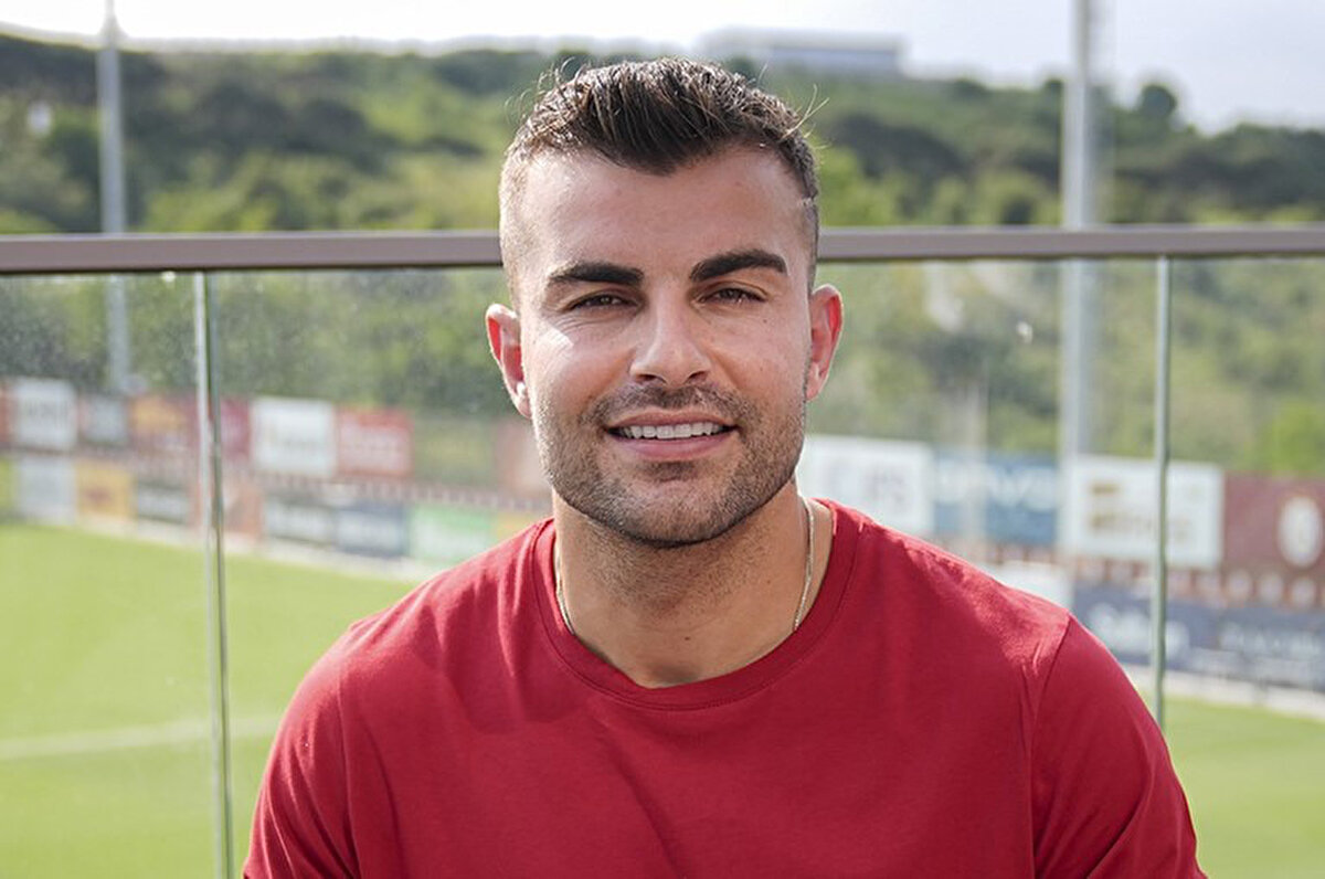 Üst üste 3, toplamda da 25. şampiyonluğu alarak 5. yıldızı taktıklarını aktaran Abdülkerim, "Bizim için çok önemli bir yıldı. Çünkü beşinci yıldızı takacaktık. Çok şükür çabaladık, çalıştık ve şampiyonluğa ulaşarak 5. yıldızı taktık. Şampiyonluğu Yenikapı'da kutladık. Bence çok güzel bir kutlama oldu. Çok yağmur yağdı, inanılmaz bir ilgi vardı. Çok güzel bir ortamdı. Unutamayacağımız bir kutlama gerçekleştirdik." diye konuştu.<br>