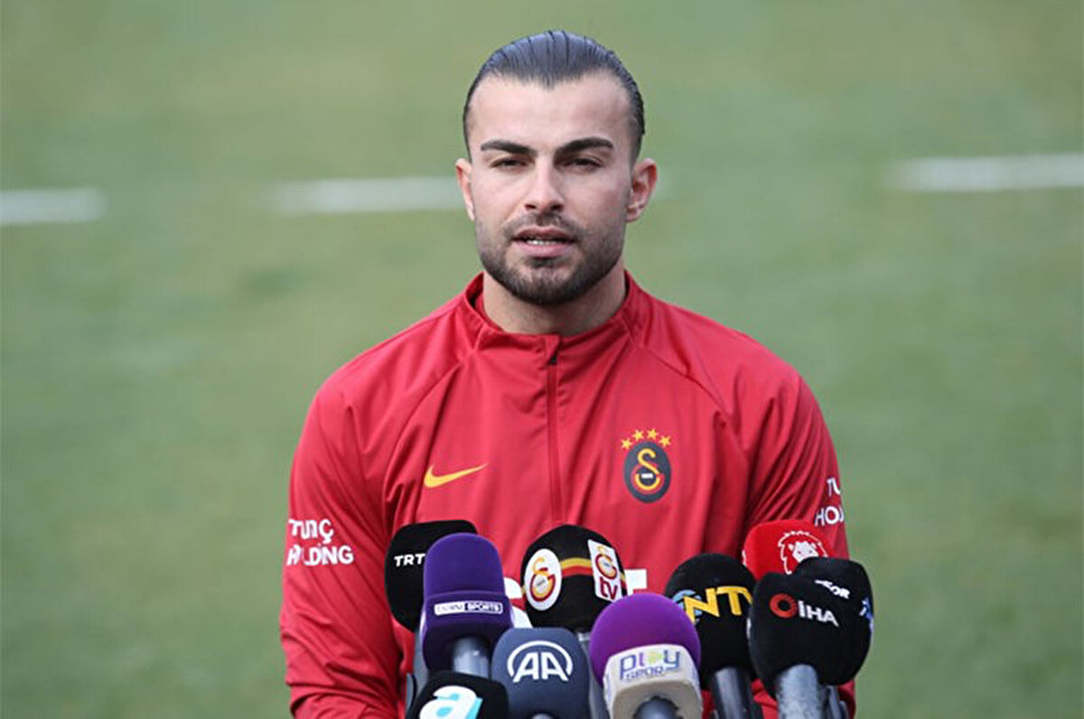 Ara transferde gelerek şampiyonluğa ciddi katkı veren Eren Elmalı'nın performansını öven Abdülkerim, "Eren transfer olmadan önce milli takımda da beraber oynamıştık. Eren, çok iyi bir sol bek. Tam oynamak isteyeceğim bek profili. Dışarıda da çok iyi anlaşıyoruz. Çok güzel bir karakter. Saha içinde de birbirimizi iyi anladığımız için güzel performans sergiliyoruz." şeklinde görüş belirtti.<br>