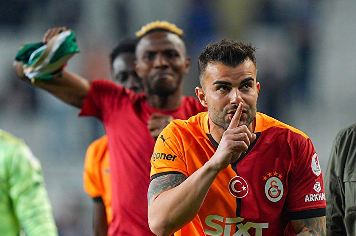 Abdülkerim Bardakcı, Nijeryalı yıldız Victor Osimhen ile ilgili, "Dünyanın en iyi forvetlerinden biri. Çok iyi bir santrfor. Galatasaray'da oynaması bizim için bir şanstı." dedi.<br>