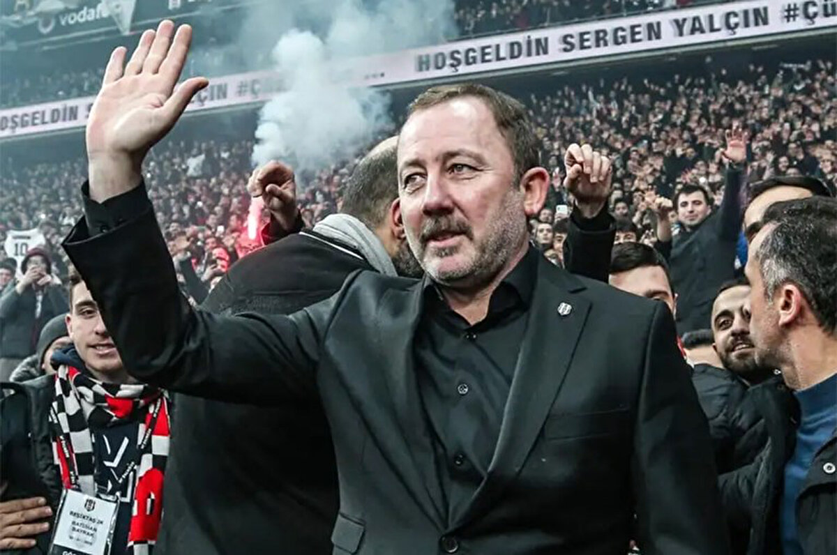 Beşiktaş bu ligde zaten 3. olur, formasıyla 3. olur. Oyuncuları boşver, formasıyla zaten 3. olur bu ligde. Kaçıncı olacak Beşiktaş?<br>