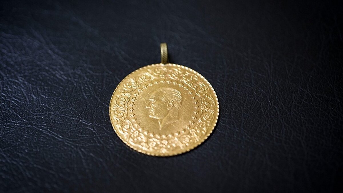 Yılın ilk çeyreğinde ons altının getirisi %21, gram altının getirisi %29 oldu. Yani yılın ilk çeyreğinde altın yine yatırımcısının yüzünü güldürdü. Altın yatırımcısının yüzünü güldürürken altın borçlanan, altın borcu olan veya düğün yapacak olan yatırımcıları üzdü. Genelde düğün yapacak olan yatırımcılar altın fiyatlarındaki bu yükselişle birlikte daha çok gramların azalmasını veya ayarların düşük olmasını tercih ediyor.