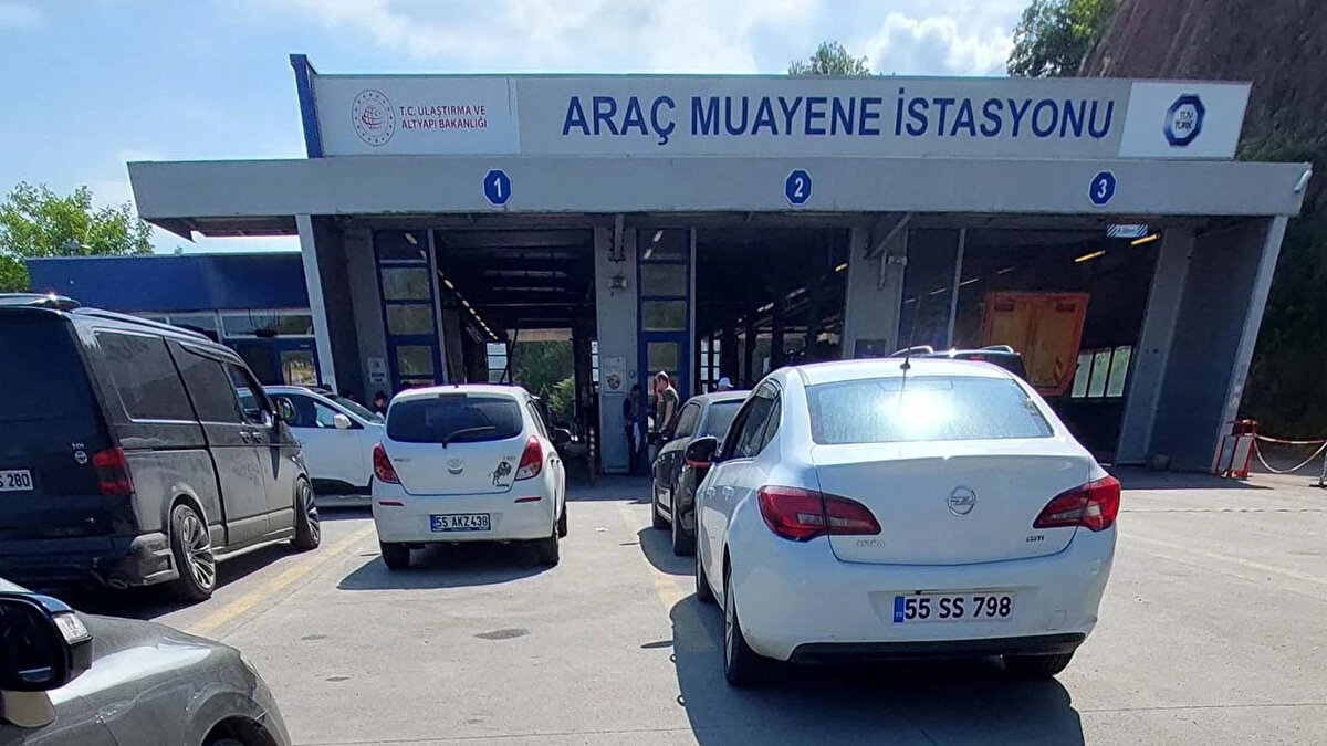 Aracım servislere her seferinde çekiciyle ve yoğun mazot kokusuyla giriş yaptı. Her seferinde ustalar ilgilendi ancak benim sorunum bir türlü çözülmedi. Yaklaşık 1 aylık bir servis sürecim oldu. 1 ay içinde 4 kez aracımı servise götürdüm" diye konuştu.