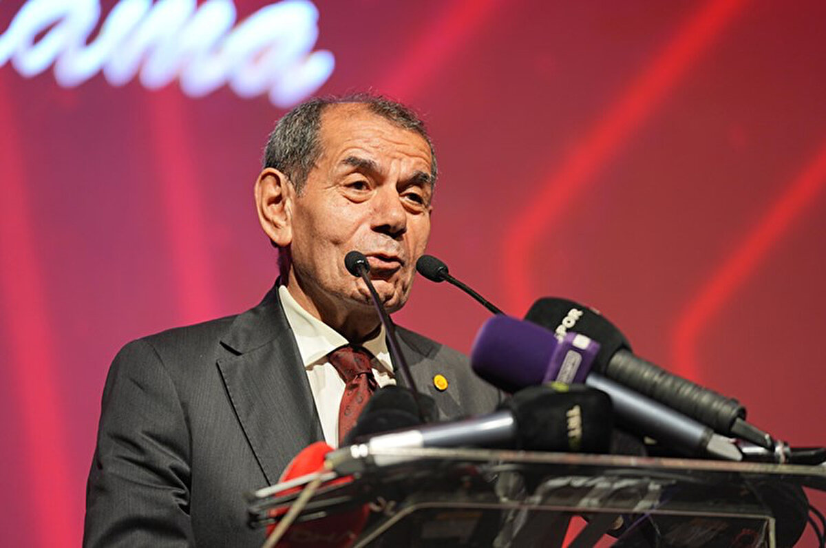 "Sadece para odaklı düşünen bir oyuncu asla değil. Karakter olarak çok iyi bir insan. Aile kavramına çok önem veriyor. Galatasaray'da kalırsa bunda sevgisi en önemli pay olacak. Bu ayrıntı çok önemli." <br>