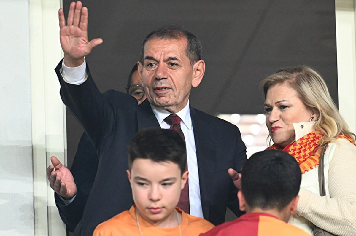 "Galatasaray'a karşı önemli bir aidiyet duygusu var. Geçtiğimiz günlerde ailesi ve arkadaşlarına Galatasaray Adası'nda verdiği davet, bunun güzel bir göstergesi." <br>