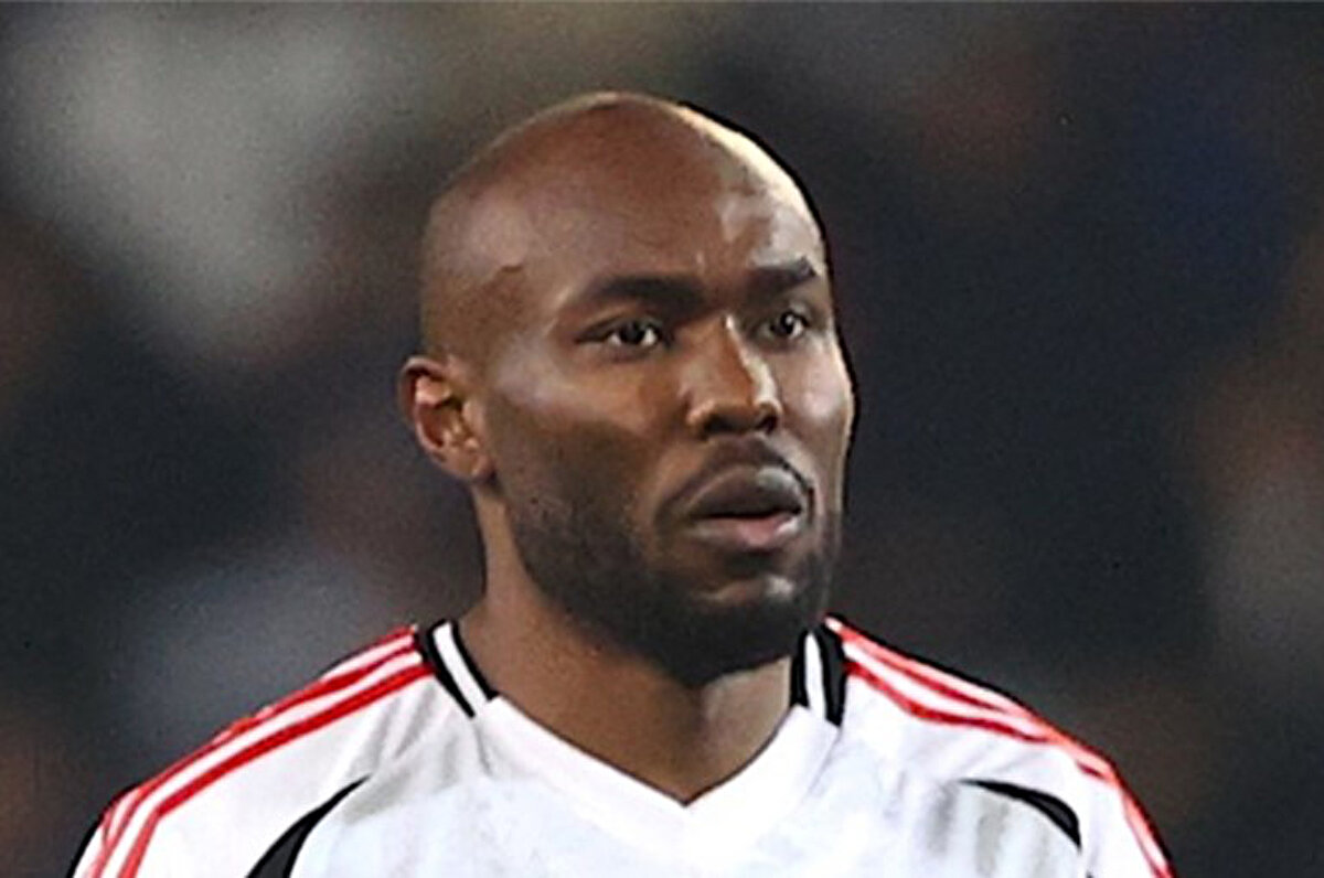 Siyah beyazlı yönetim, tecrübeli oyuncu için 8-9 milyon euro civarlarında bir bonservis bedeli belirledi. Al Musrati'nin bu fiyatlara satılması halinde Beşiktaş hem önemli bir gelir elde edecek hem de yabancı kontenjanında yer açmış olacak.<br>