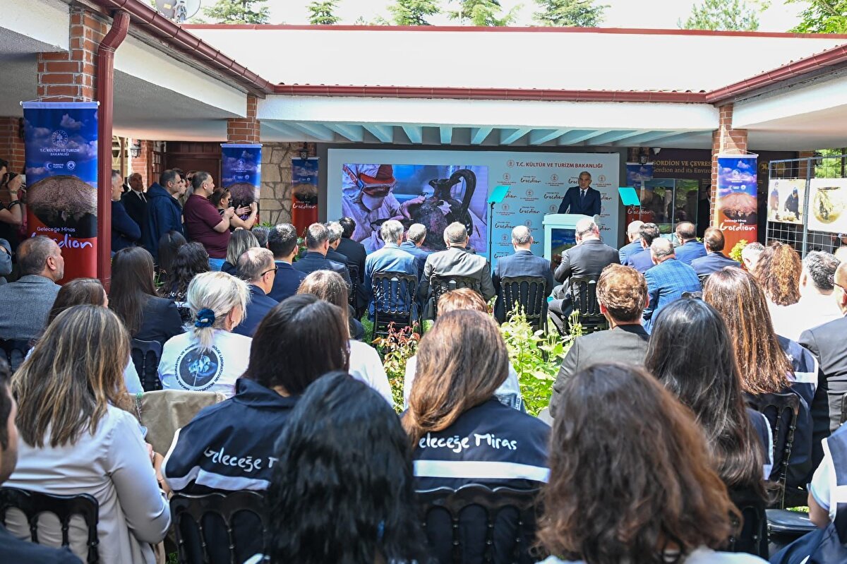 Gordion’da düzenlenen törende konuşan Bakan Ersoy, Anadolu’nun, medeniyetin hafızası ve insanlığın hazine sandığı olduğunu vurgulayarak, "Kazı sürelerinin 12 aya çıkarılmasıyla başlayıp yabancı kazıların da bu kapsama alınması, bütün kazıların başına Türk bilim insanlarından koordinatör atanması ve nihayetinde Geleceğe Miras projesinin hayata geçirilmesiyle devam eden yoğun bir sürecin sonunda Türk arkeoloji tarihinin altın çağını başlattık." ifadelerini kullandı.