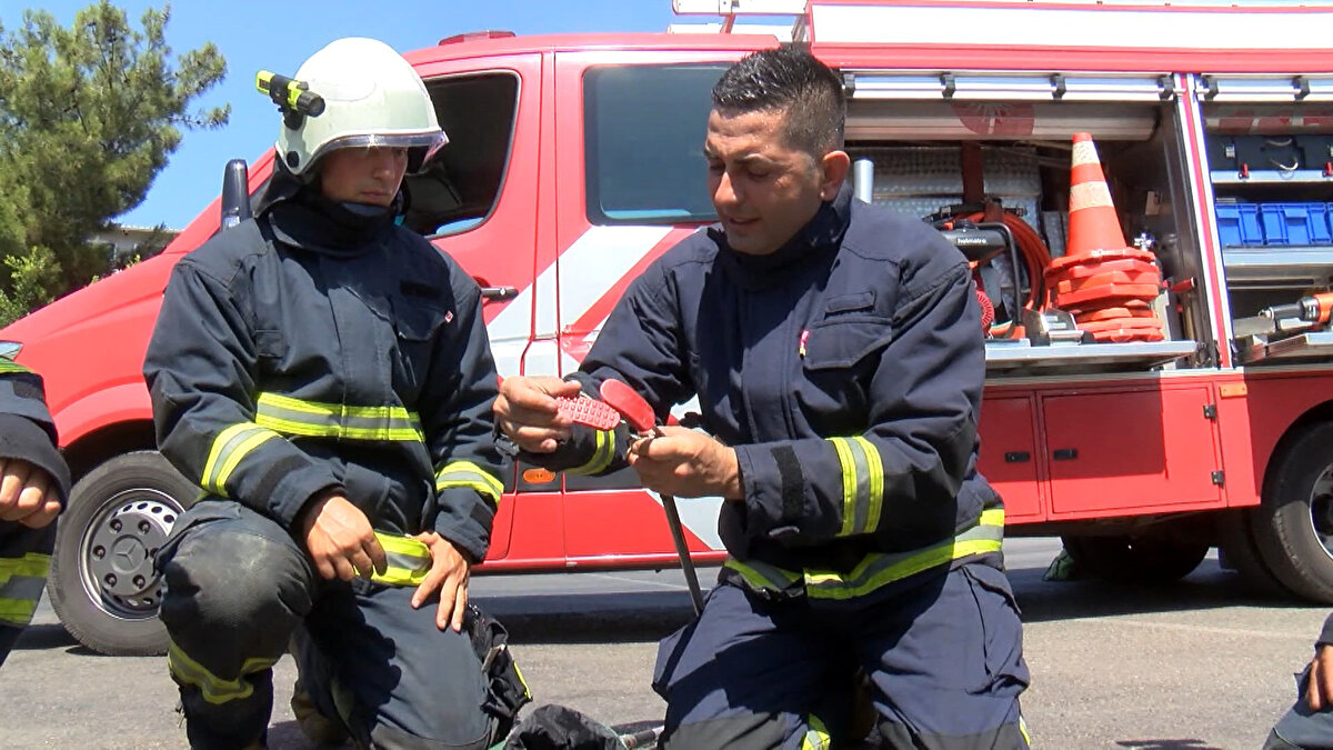 Yangın söndürme görevini yürüten itfaiye ekipleri, yılan haricinde ağaçta, çatıda mahsur kalan kedi, köpek ve kuş gibi farklı türdeki hayvanları da kurtardı. Ekipler, bu yıl yılan dahil 635 hayvanı kurtardı. Yaz aylarında insanların yaşam alanlarından günde 15 civarında yılan çıkarıldığı belirtildi.