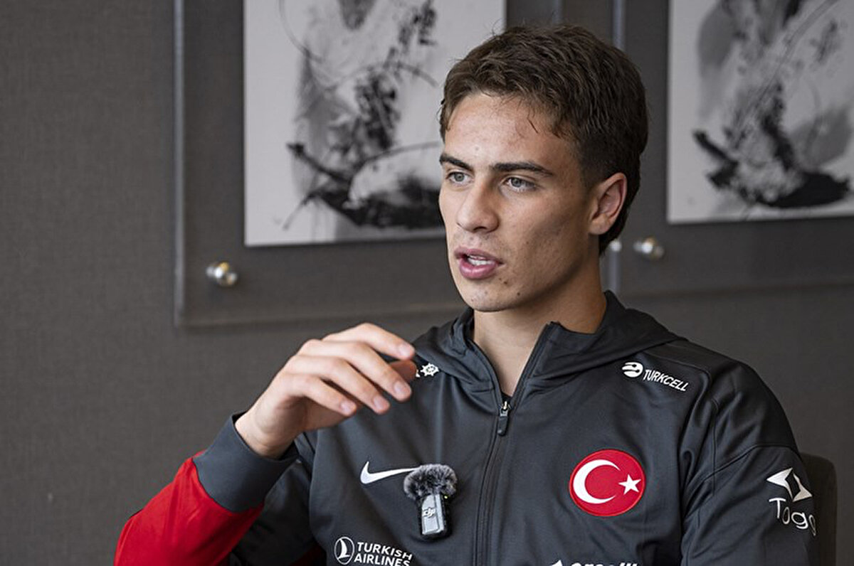 Milli futbolcu, eylül ayında İspanya, Gürcistan ve Bulgaristan ile eleme grubu maçlarına başlayacaklarının hatırlatılması üzerine şöyle konuştu: "Üç maça da aynı şekilde bakacağız, en iyi şekilde hazırlanıp, en iyi performansımızı göstermeye çalışacağız. İspanya son Avrupa şampiyonu, güçlü bir rakip, çok zor bir maç olacak ama biz de Konya'da taraftarımızın önünde olacağız. Kendi gücümüzü göstermek istiyoruz. Gürcistan ve Bulgaristan maçlarında da iyi oynayıp, kazanmak için sahada olacağız."<br>