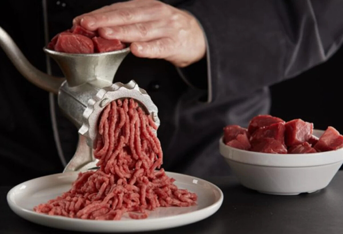 Uzmanlara göre bazı makineler aylarca bodrumlarda, bakımsız koşullarda bekletiliyor. Hiç dezenfekte edilmeden kullanılan bu makineler hem dini vecibeleri yerine getiren vatandaşları mağdur ediyor hem de ciddi sağlık tehditleri barındırıyor.