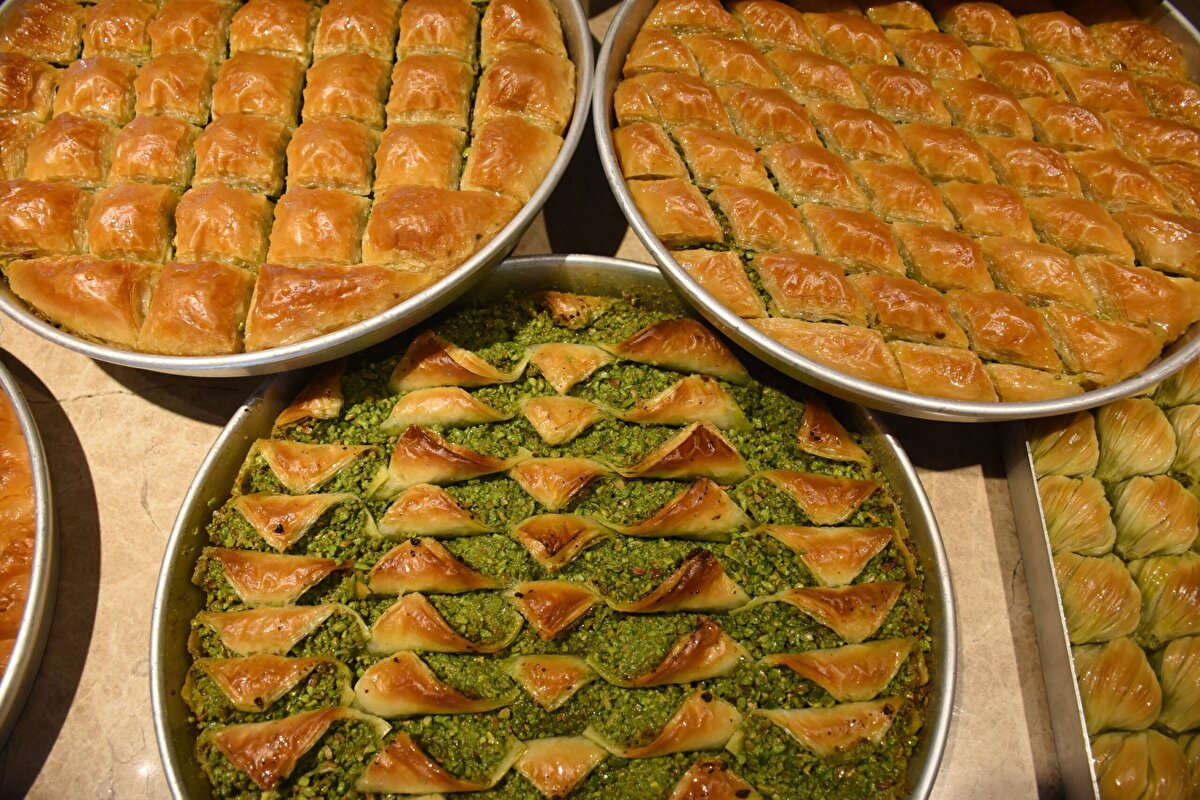 "Baklava Festivali'nde yeni durak KKTC olacak"<br><br>Baklavanın uluslararası tanıtımı için yurt dışı çalışmalarına da ağırlık verdiklerini anlatan Yıldırım, bu çerçevede geçen günlerde 13. Geleneksel Baklava Festivali'ni Azerbaycan'ın başkenti Bakü'de yaptıklarını anımsattı.