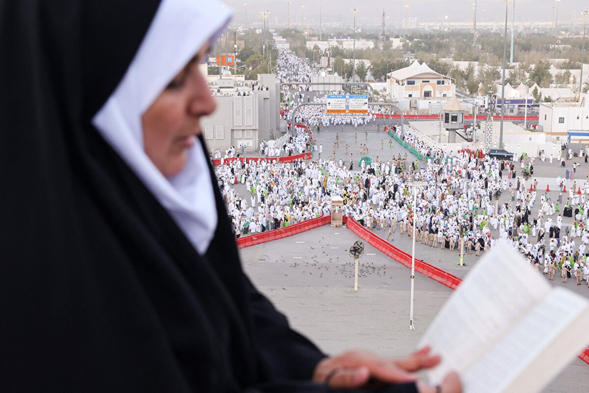 Müzdelife bölgesine intikal edecek hacı adayları, burada şeytan taşlamak için 49 taş toplayacak. Akşam ve yatsı namazlarını birleştirerek (Cem-i tehir) ederek kılacak adaylar, Müzdelife vakfesinin ardından kafileler halinde Mina'ya yürüyecek.