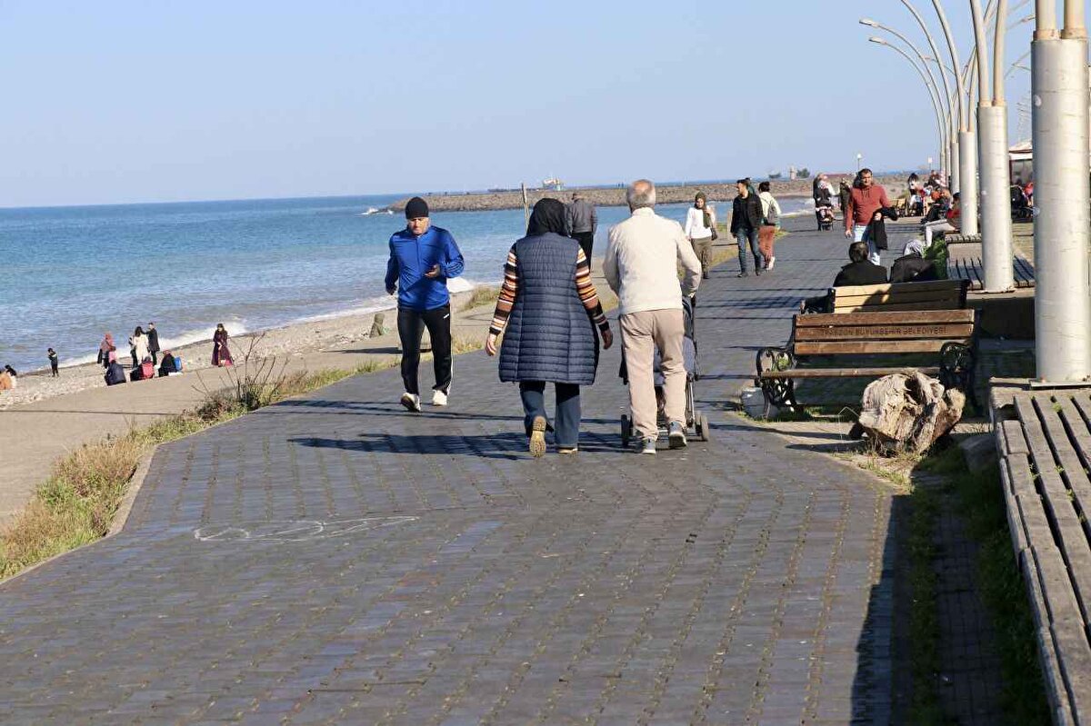 🌤️ ORTA ve DOĞU KARADENİZ<br>Genel Durum: Parçalı ve az bulutlu.<br><br>Amasya: 31°C<br><br>Rize: 24°C<br><br>Samsun: 26°C<br><br>Trabzon: 22°C
