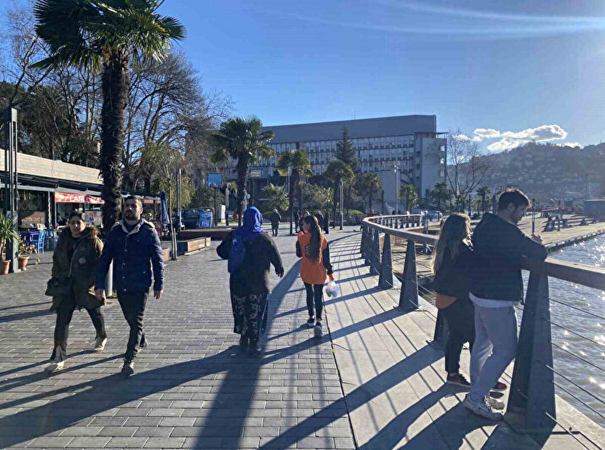 🌤️ BATI KARADENİZ<br>Genel Durum: Parçalı ve az bulutlu.<br><br>Bolu: 29°C<br><br>Düzce: 31°C<br><br>Sinop: 27°C<br><br>Zonguldak: 27°C