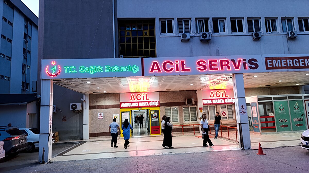 Olay bu akşam Amasya'da meydana geldi. İddiaya göre Kocaeli’nden Ordu'ya bayram tatili için giden Abdullah - Cansu Duran çifti, Amasya’da Cemil Cahit Bey Caddesinde bir çay bahçesinde mola verdi. 