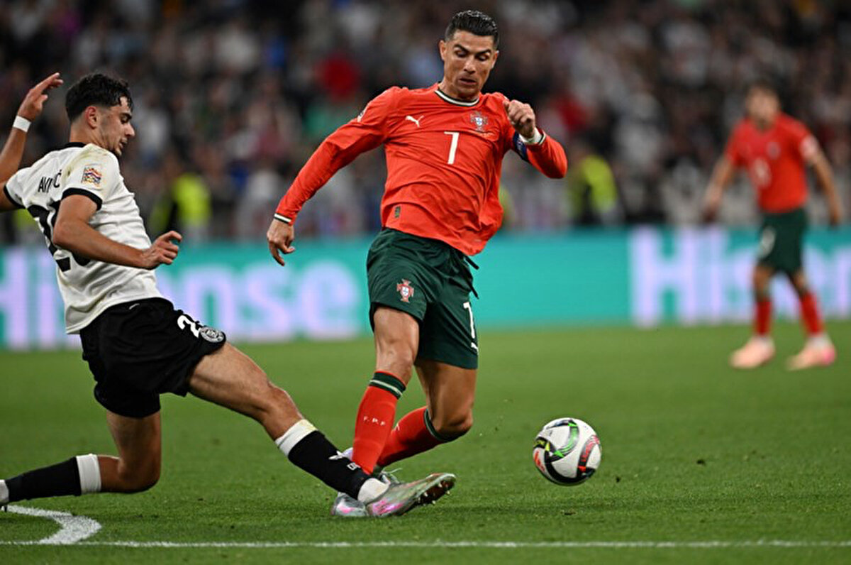 Portekiz halkı, Almanya zaferini coşkuyla kutlarken Ronaldo için de övgü dolu ifadeler kullanıldı.<br>