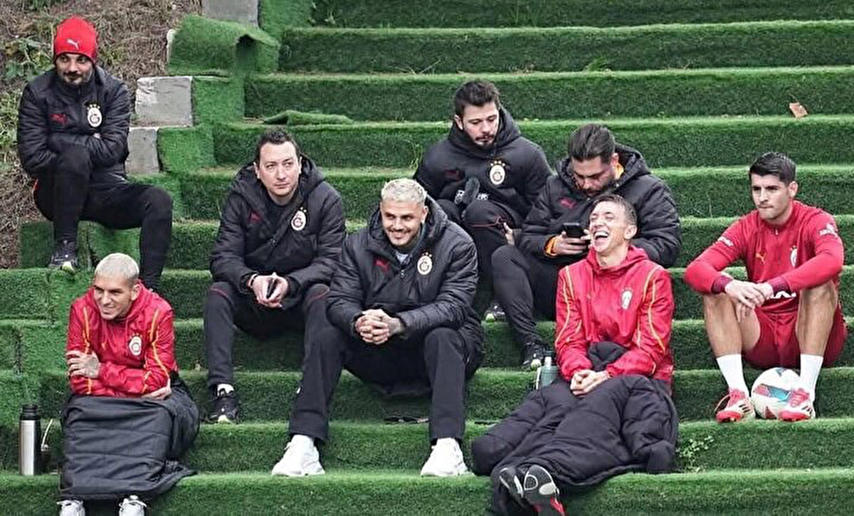 Torreira araya girdi ama gerginliği düşüremedi. İspanyol futbolcunun tavırları, diğer futbolcuların da keyfini kaçırdı. <br>