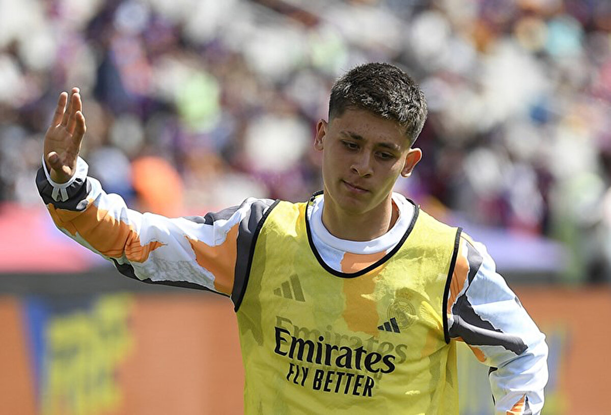 İspanyol çalıştırıcıyla birlikte takımın kilit isimlerinden biri olması beklenen Arda Güler için ses getiren bir transfer iddiası ortaya atıldı.<br>