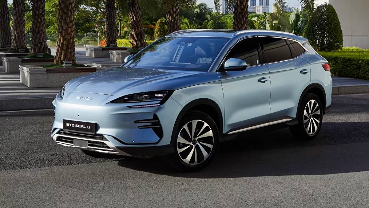 Aynı dönemde, hibrit araçlar içerisinde plug-in hibrit, 20 bin 812 satış adedine ulaşarak, yüzde 5,3 paya sahip oldu. Geçen yılın aynı dönemine göre, artış yüzde 1402,7 olarak gerçekleşti.<br><br><br><br>Mayıs ayında ise toplam 16 bin 802 "tam elektrikli" otomobil satıldı. Bu otomobillerin mayıs ayındaki pazar payı yüzde 19,7 olarak hesaplandı.