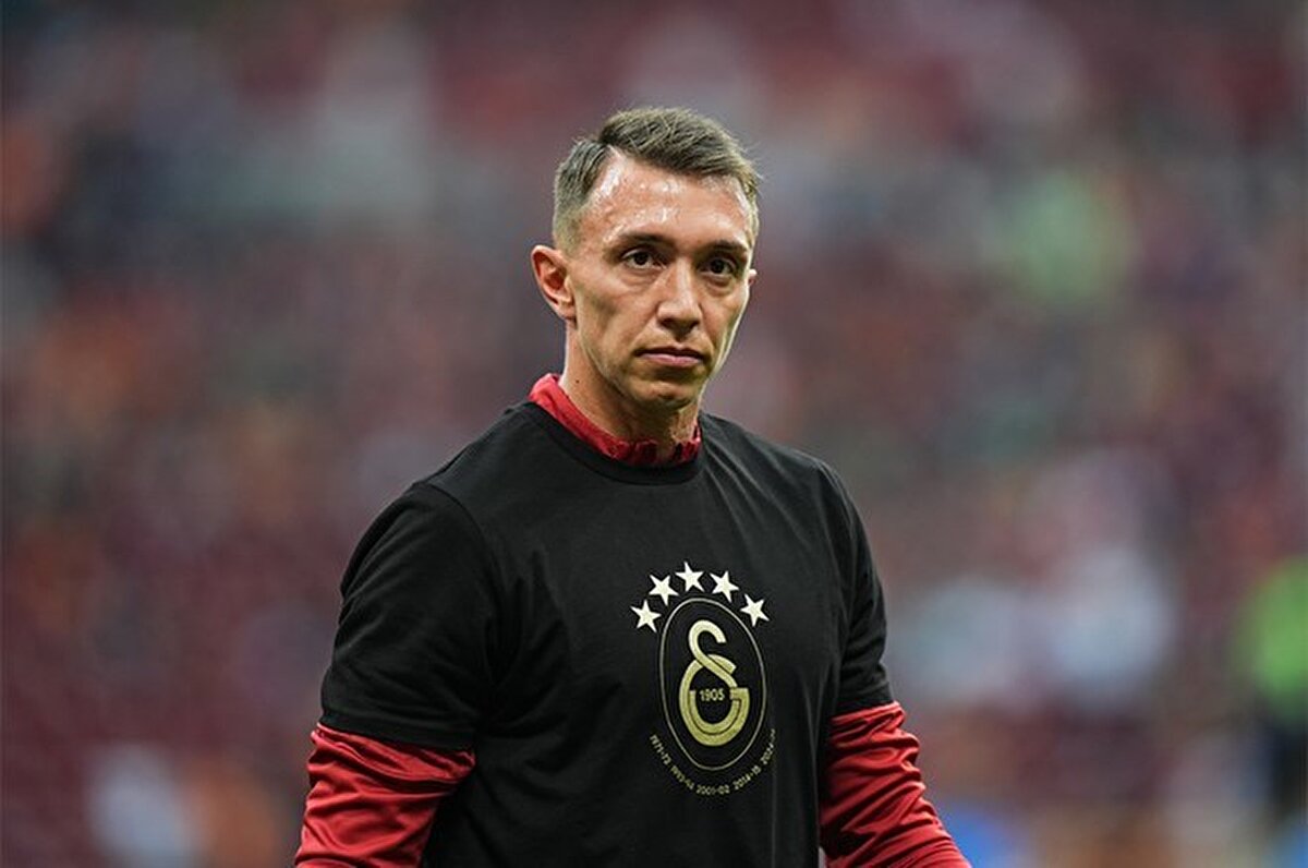 Galatasaray'da 14 yıl süren Fernando Muslera döneminin ardından sarı kırmızılılar ilk kaleci transferini gerçekleştirmeye hazırlanıyor.<br><br>