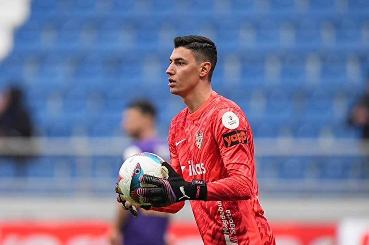 Bu sezon Eyüpspor'da 34 maça çıkan Berke Özer, 11 maçta kalesini gole kapattı.<br><br>