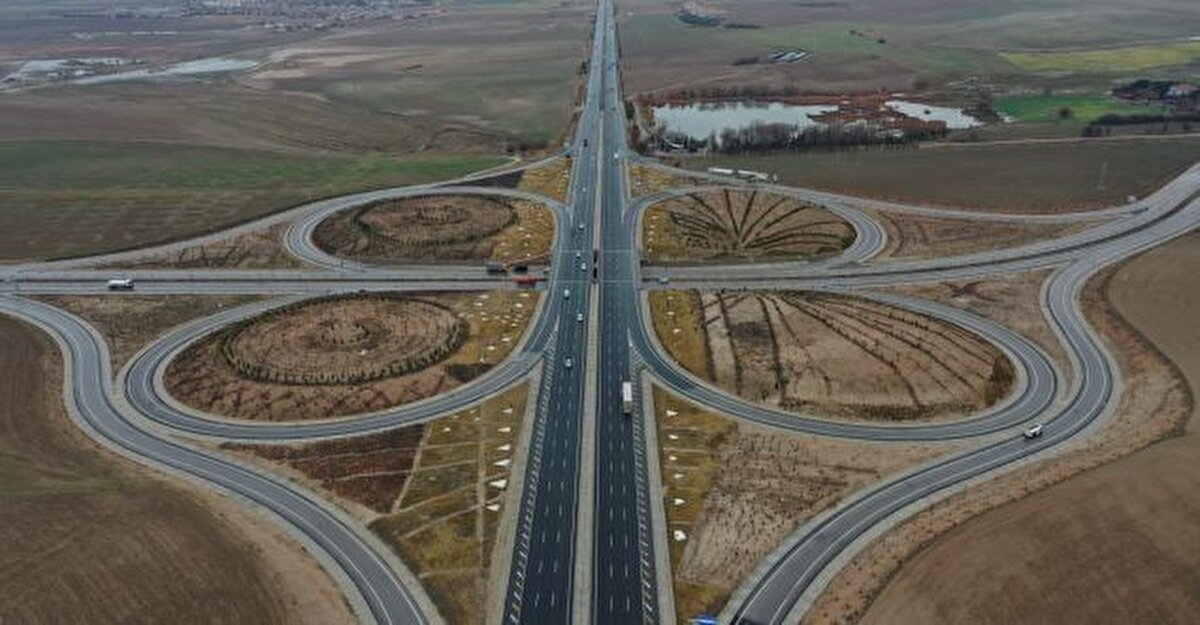 Ankara Çevre Otoyolu: 0-1. kilometreleri arasında İstanbul-Kırıkkale yönünde, Susuz Köprülü Kavşağı sağ toplayıcı yolundaki çalışmalardan dolayı şerit daraltması uygulanıyor. Ulaşım kontrollü sağlanıyor.