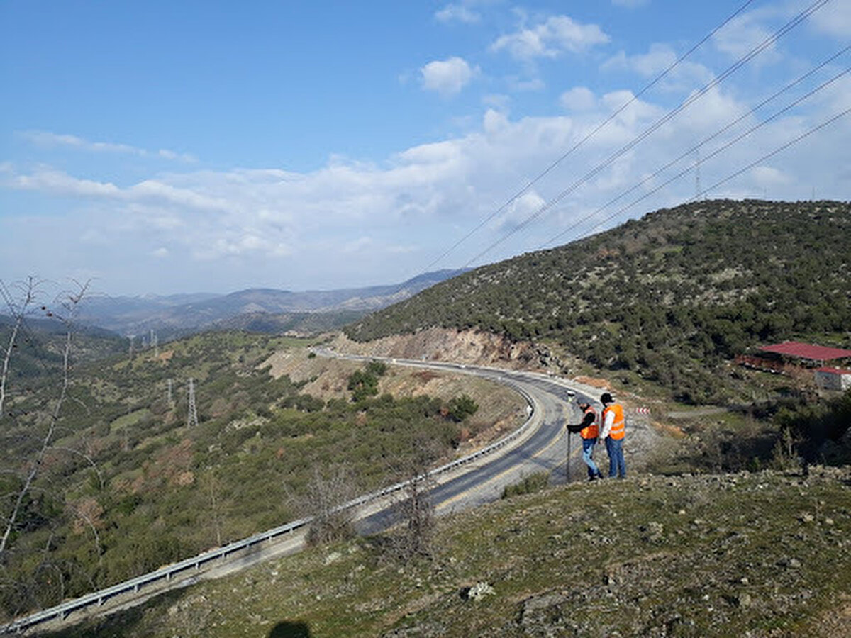 Çanakkale-Çan Yolu: 21-23. kilometrelerdeki altgeçit çalışmaları nedeniyle trafik servis yoluna yönlendiriliyor.