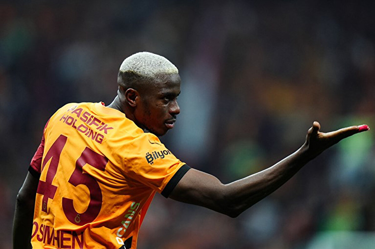 Galatasaray'ın kadrosuna katmak istediği Victor Osimhen için Suudi Arabistan ekibi Al Hilal, oyuncuya ve Napoli'ye teklifini iletti. <br>