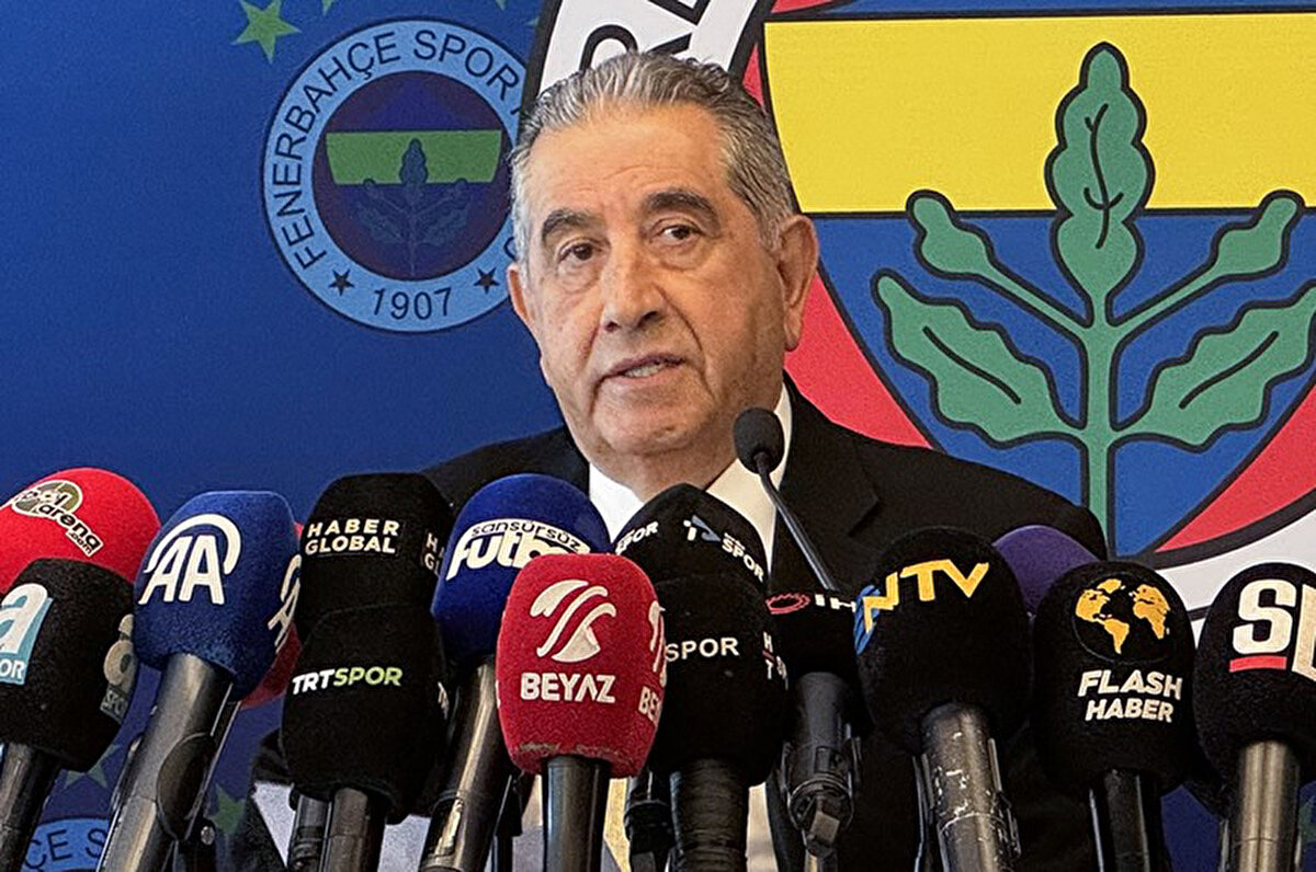 Kadromuz çok iyi diyor, ancak bu takıma en az 7-8 tane transfer lazım. Her mevkiye transfer yapılması gerekiyor. Ali Koç’un daha önce yaptığı transferler ortada, başarılı bir transfer politikası yok. Mevcut yönetimin doğru bir transfer politikası uygulayacaklarına dair güvenim yok. Daha önce yaptığı transferlerin performansı ortada. Kongre üyeleri de inanmadığı için kongre için imza topluyor. Ali Koç giderse F.Bahçe batar diyorlar. Fenerbahçe hiçbir zaman batmaz. Fenerbahçe öyle bir çınar ki 108 yıllık bir çınar ve bu çınar sonsuza kadar yaşayacak. Bu kulübün başkanı 27 Mayıslar gördü, 3 Temmuz gördü, hiçbir şey olmadı. Ali Koç olmazsa Fenerbahçe batar imajını bilerek yapıyorlar. Fenerbahçe, Ali Koç’a muhtaç değildir.<br>