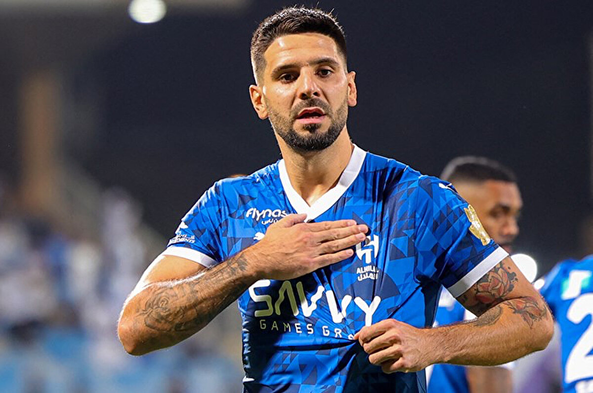 Aleksandar Mitrovic ile Al Hilal arasındaki sözleşme gelecek sezonun bitiminde sona erecek.<br>