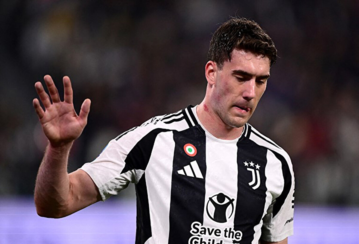 Sarı-lacivertlilerin, Juventus'a 30 milyon euro bonservis bedeli ödemeye hazır olduğu belirtilirken, Vlahovic'e ise yıllık 10 milyon euro maaş teklif edileceği aktarıldı.<br>