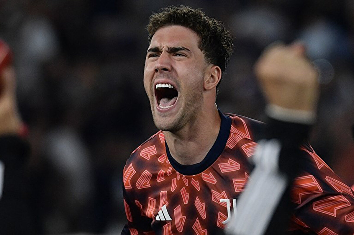 Vlahovic, Juventus formasıyla bu sezon 41 maçta 2.568 dakika süre aldı. 1.90'lık santrfor bu karşılaşmalarda 15 gol ve 5 asistlik skor katkısı verdi.<br>