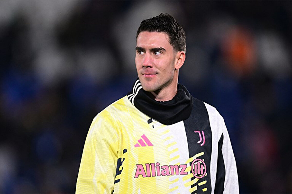 Yüksek maliyeti nedeniyle Juventus'un yolları ayırmayı planladığı Vlahovic'in yeni adresinin Fenerbahçe olabileceği vurgulandı.<br>