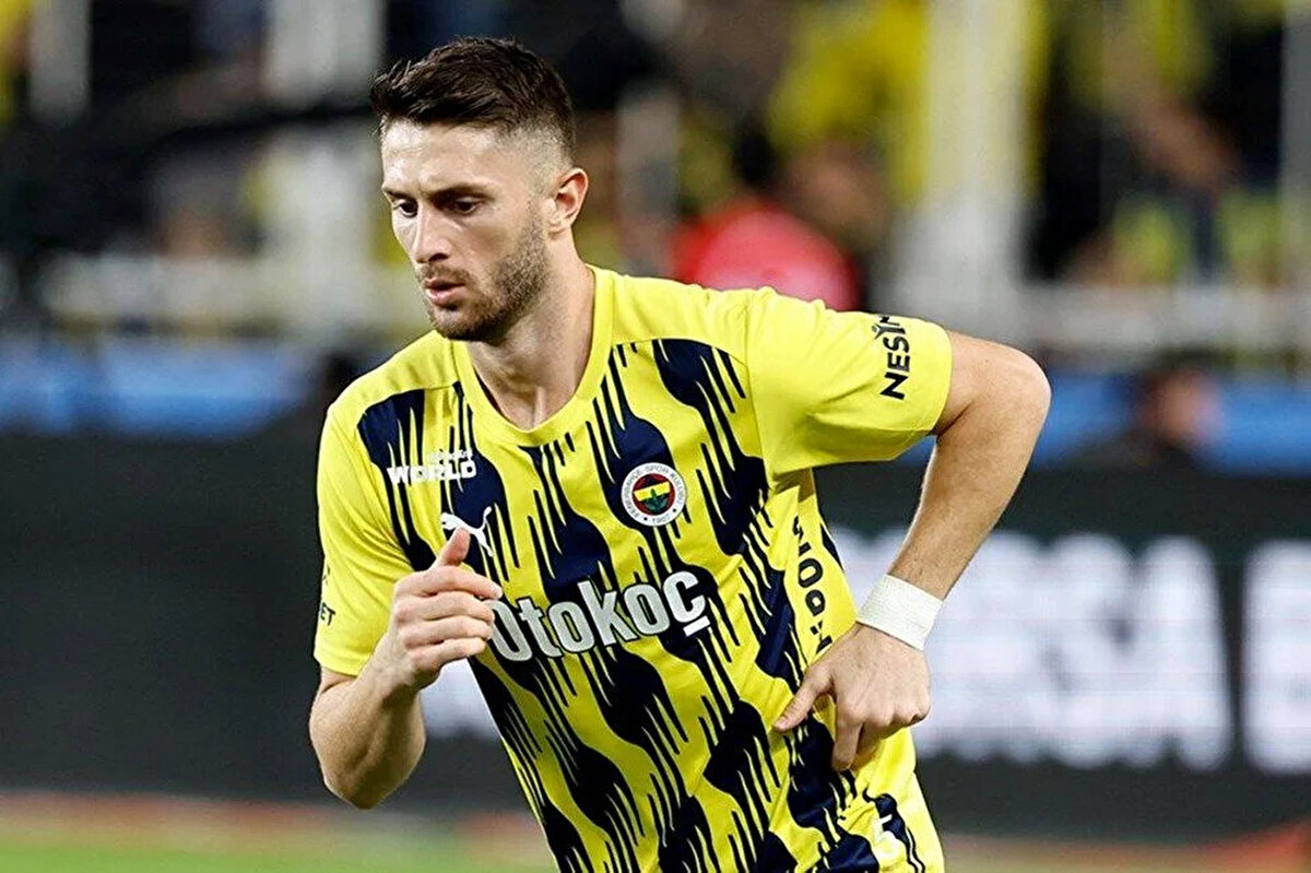 Bu sezon Fenerbahçe'de 30 maça çıkan 26 yaşındaki futbolcu, 2 asist yapma başarısı gösterdi.<br><br>