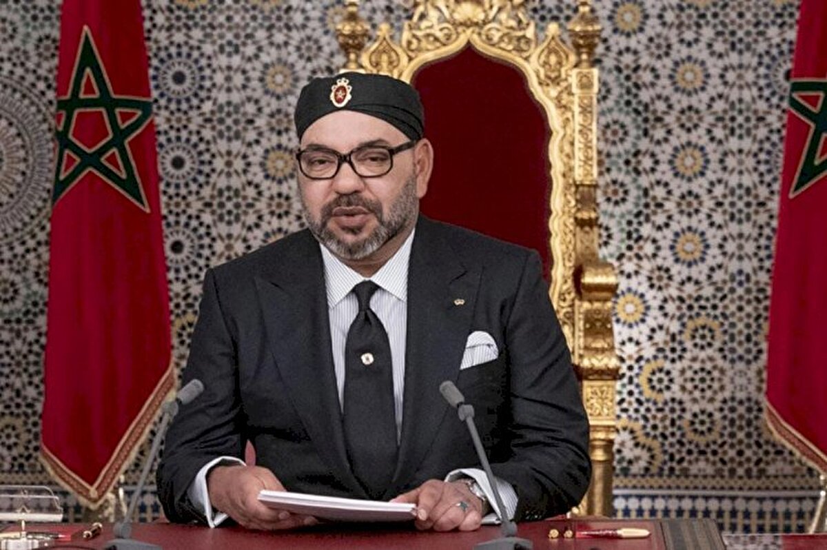 Kral sembolik olarak keseceğini açıklamıştı