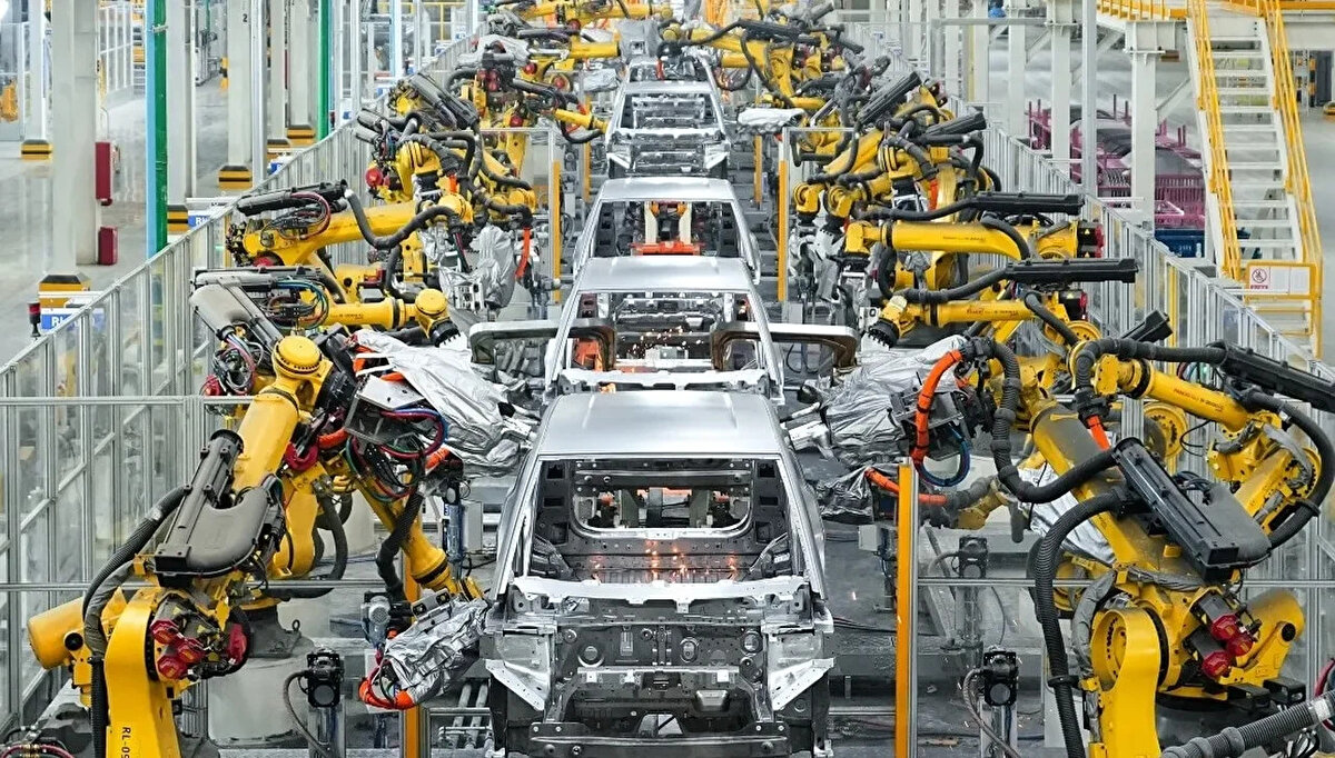 Otomotiv dünyası, teknolojik dönüşüm ve pazar trendlerinin etkisiyle her yıl bazı efsanevi modellerine veda ediyor. 2026 yılı da bu değişimin en net örneklerinden biri olacak. Sedanlardan SUV’lara, spor otomobillerden elektrikli araçlara kadar birçok ikonik model artık üretim bandından inmeyecek.<br><br>