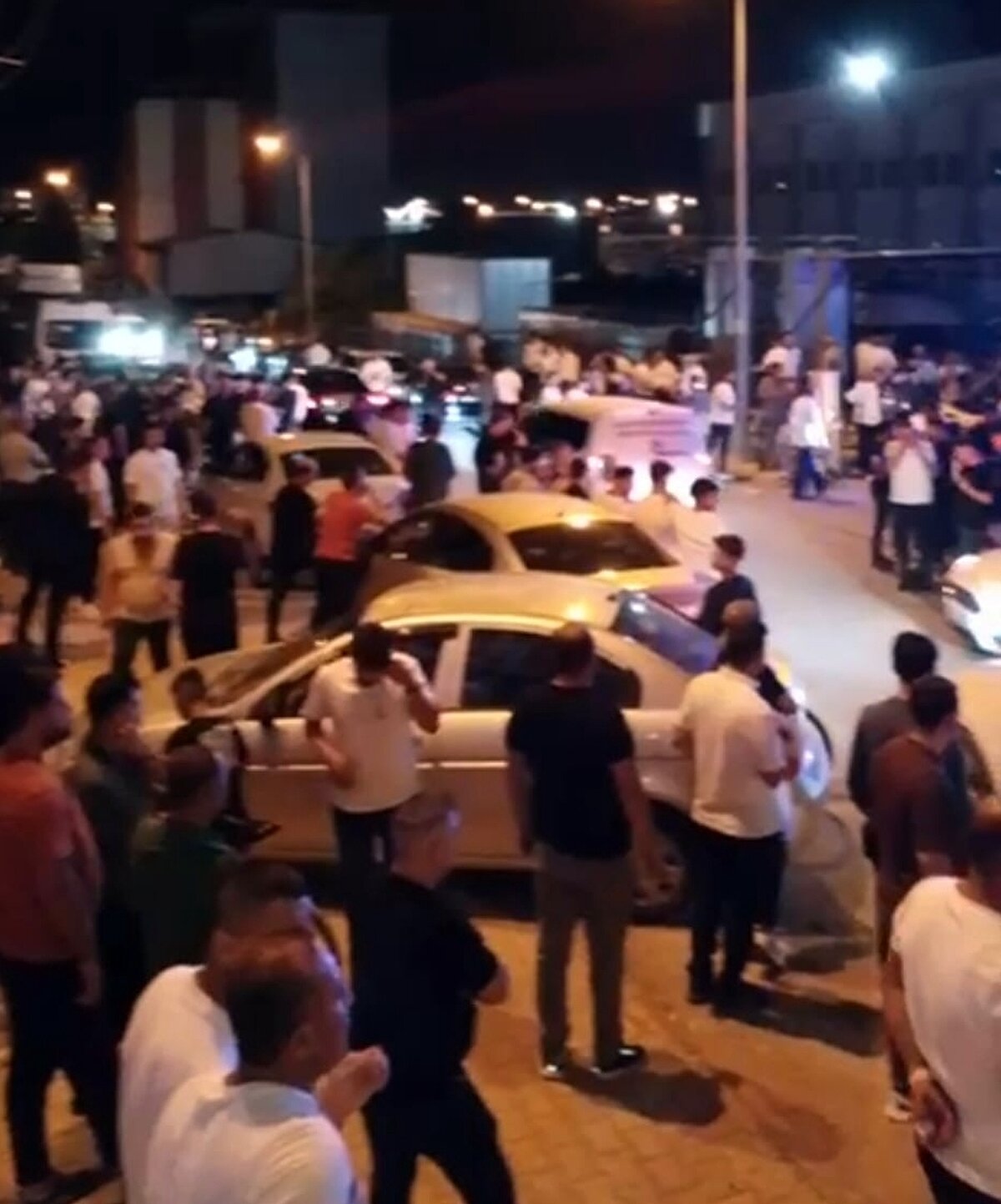 Saldırının şüphelisi A.A., polis tarafından yakalanarak gözaltına alındı.