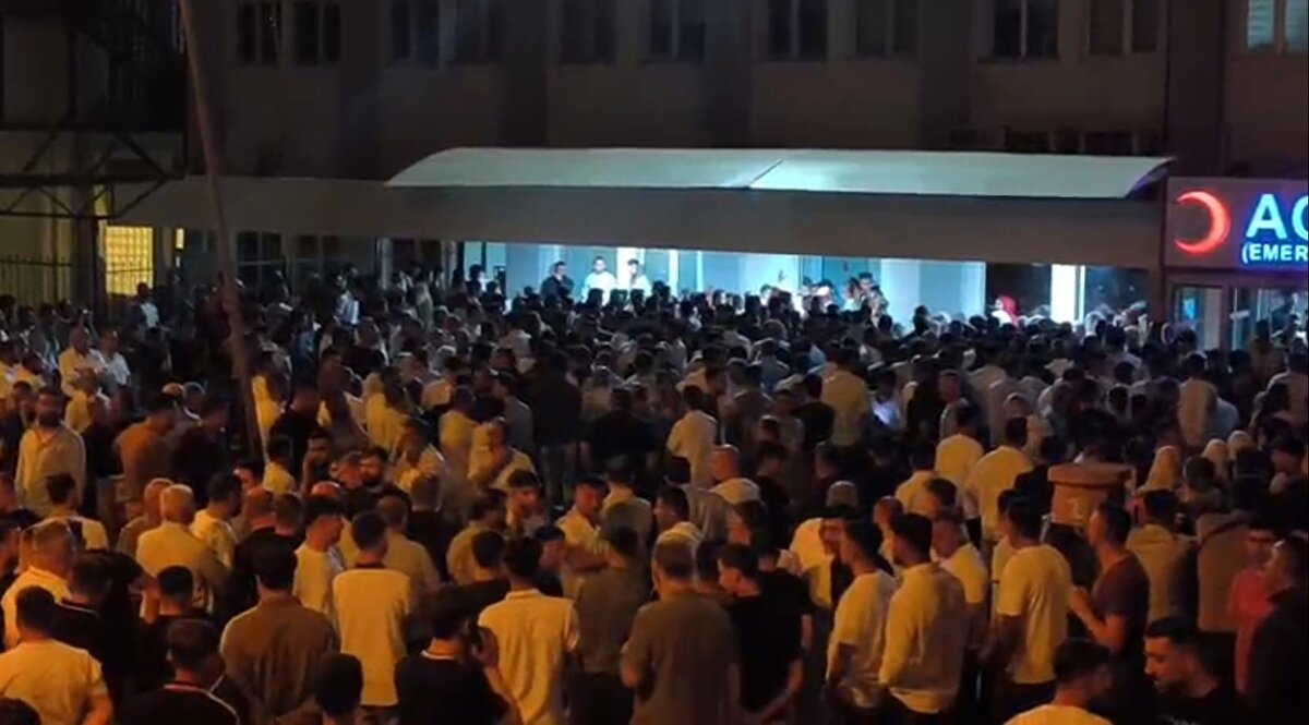 Olay, akşam saatlerinde Kurtalan ilçesi Tekel Mahallesi'nde bir düğün salonunda meydana geldi.