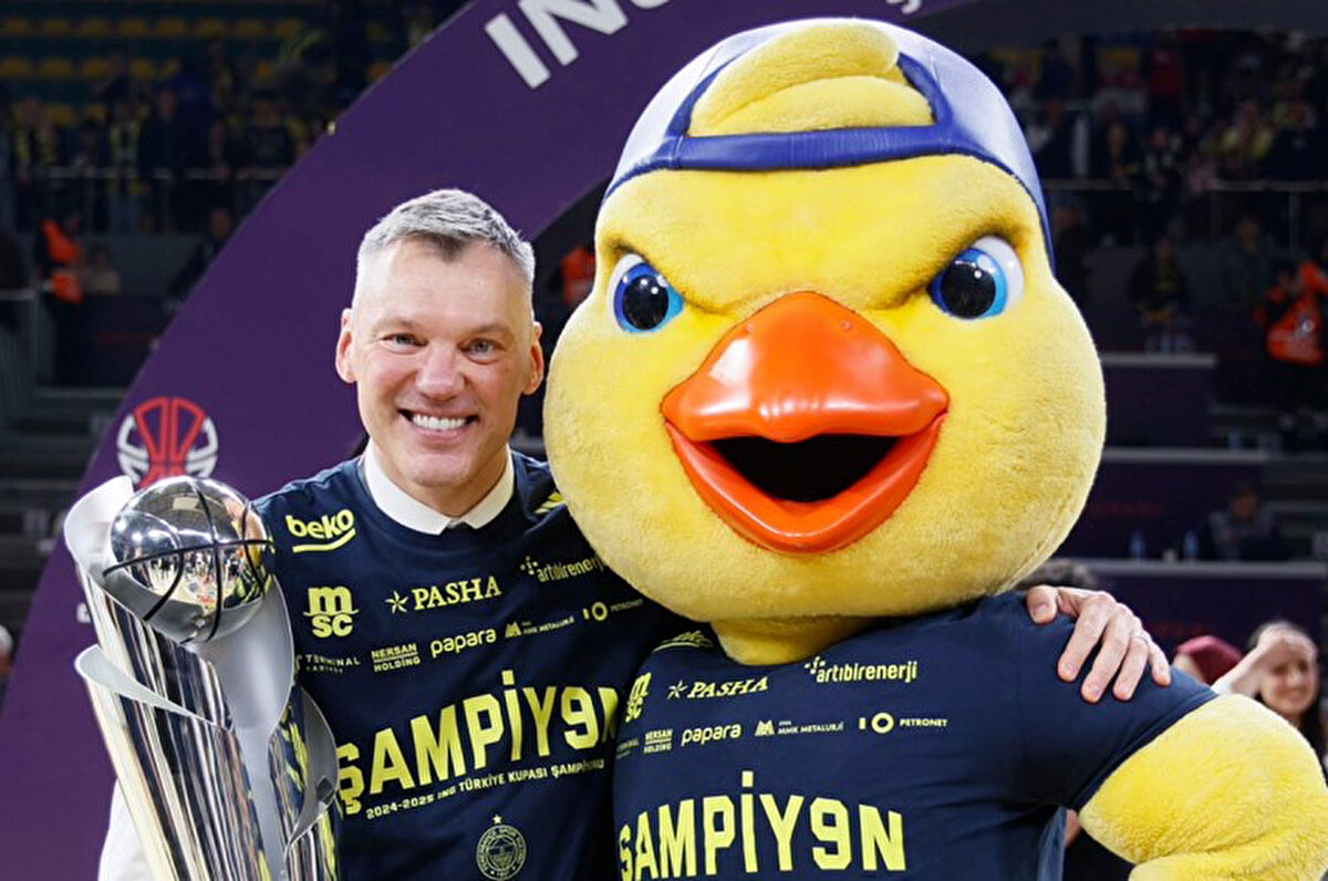 Fenerbahçe Beko'nun tüm seyahatlarinde takımla birlikte olan Yellow, büyük ilgi görmeye devam ediyor.<br>