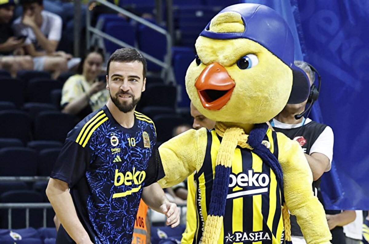 THY EuroLeague'de şampiyonluğa ulaşan Fenerbahçe, Avrupa basketbolunda söz sahibi takımlar arasında önemli bir konumda bulunuyor. Ancak sarı-lacivertliler sadece başarılarıyla değil, son 3 yıldır maskot Yellow ile de gündem oluyor.<br>